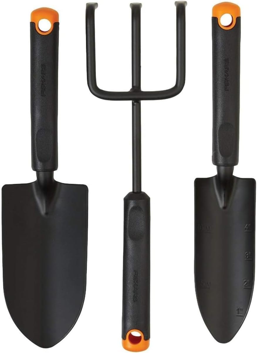 Fiskars 3-Piece Garden Tool Set – Trowel, Transplanter, Cultivator, Rust-Resistant Steel Heads, Ergonomic Handles for Planting, Digging, and Aerating Soil