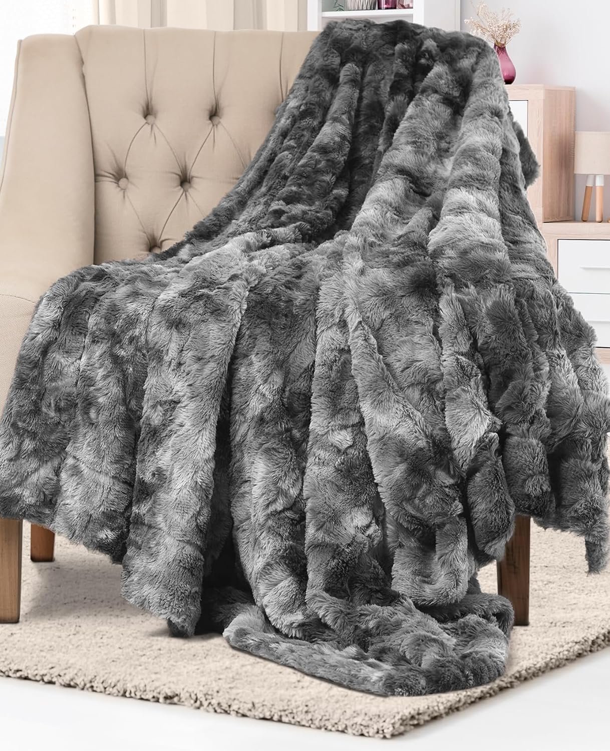Everlasting Comfort Soft & Comfortable Gray Faux Fur Throw Blanket for Couch – (50″x65″) Minky & Fluffy Fall Blankets & Throws, Plush Fuzzy Cover for Bed, Sofa & Living Room – Cozy Home Decor